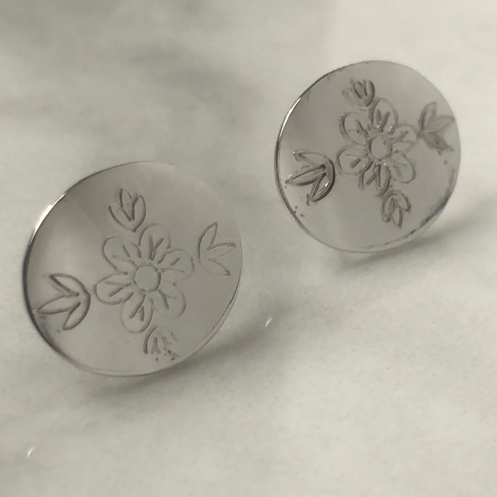 Flower sterling silver stud earrings‎